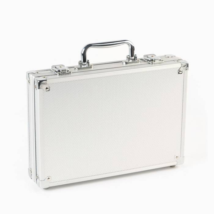 Покер, набор в металлическом кейсе (карты 2 колоды, фишки 200 шт. с номиналом, 5 кубиков)